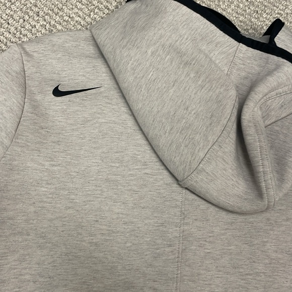 Women's Nike Full-zip Hoodie, Size Large - Picture 4 of 11